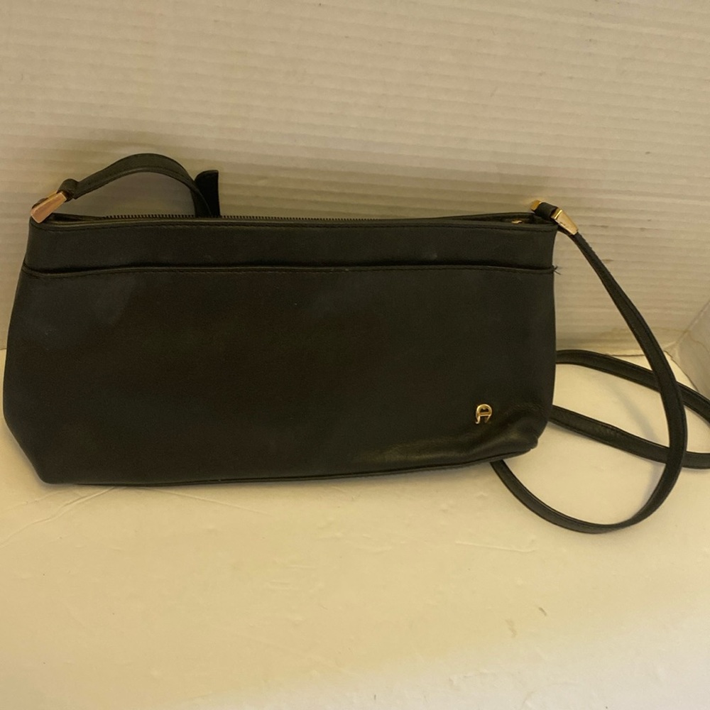 VGUC- Vintage Étienne Aigner black genuine, leather Crossbody bag.